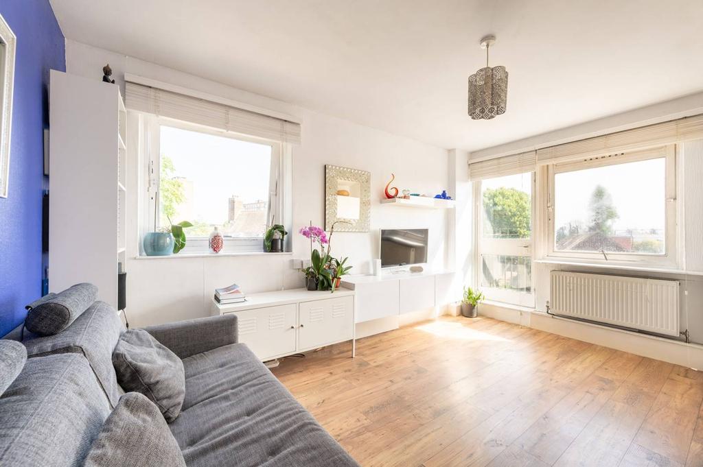Sheepcote Lane, Battersea, London, SW11 Studio £1,260 pcm (£291 pw)
