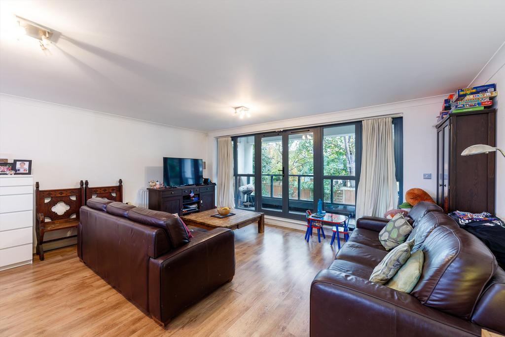 Brookwood Road, London, SW18. 2 bed flat for sale £535,000