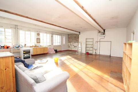 3 bedroom flat to rent - Vyner Street, Bethnal Green, London, E2 9DG