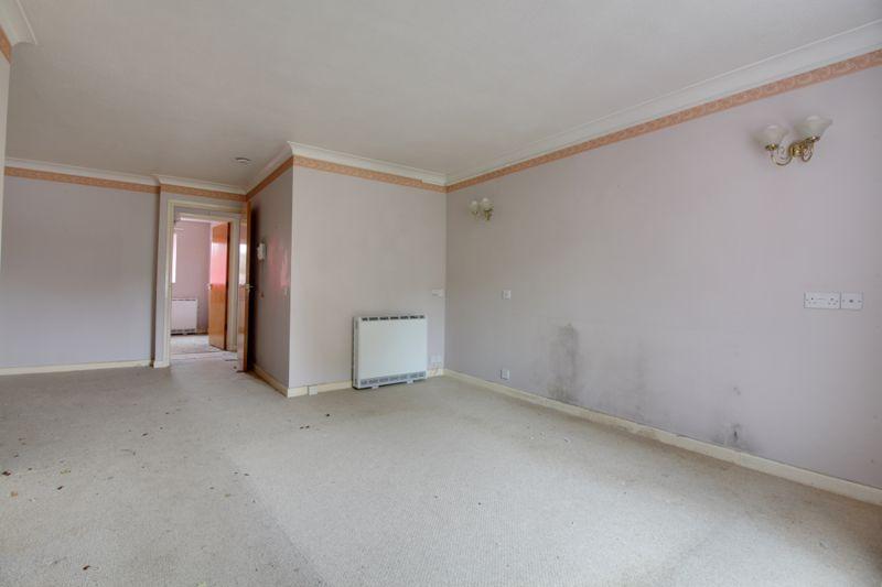 Gordon Hill, Enfield 1 bed ground floor £175,000