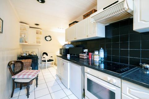 2 bedroom apartment for sale - Egerton Road, Weybridge, KT13