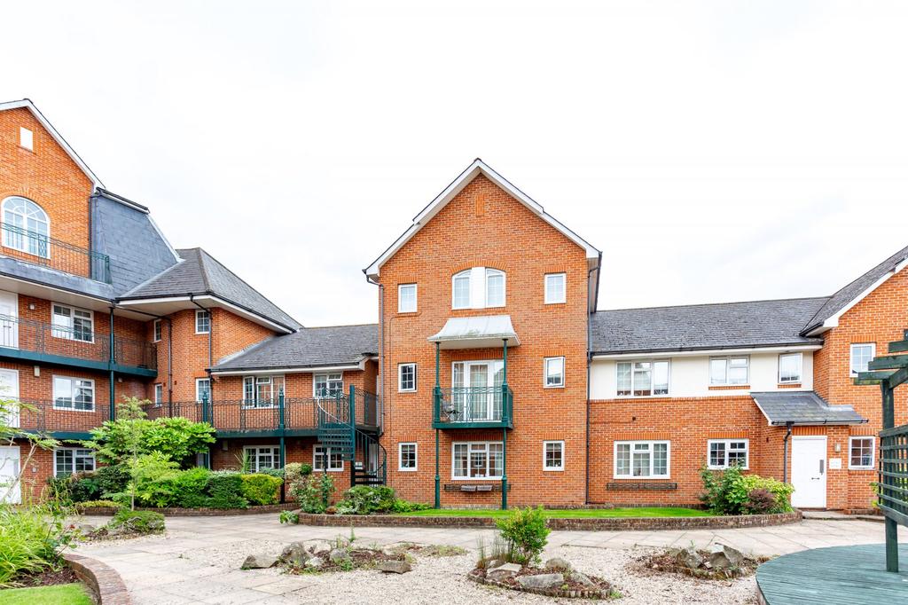 Knights Place, St. Leonards Road, Windsor, Berkshire, SL4 2 bed