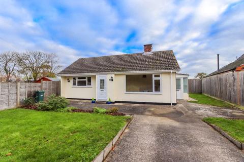 2 bedroom bungalow to rent, Duck Lane, Kenn