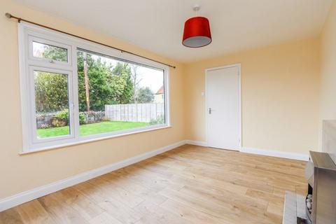 2 bedroom bungalow to rent, Duck Lane, Kenn