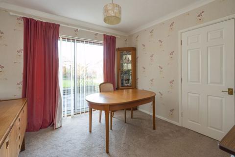 3 bedroom detached house for sale - Meadow Close, Grove