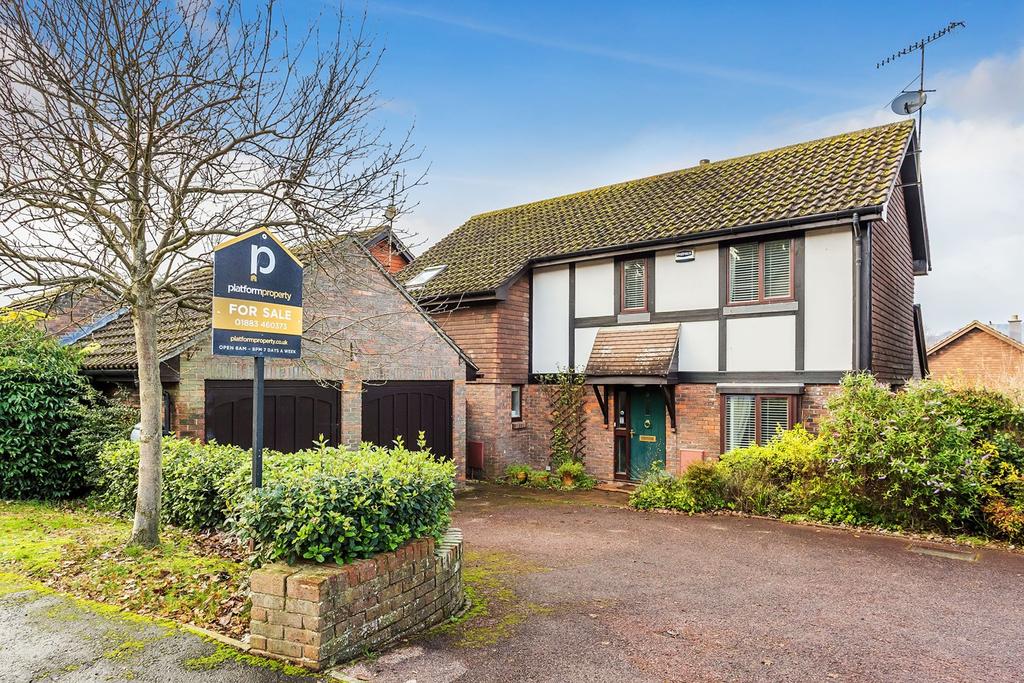 Padbrook, Oxted, RH8 4 bed detached house for sale £900,000