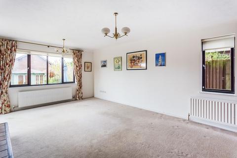 8 Padbrook, Oxted, RH8 0DW