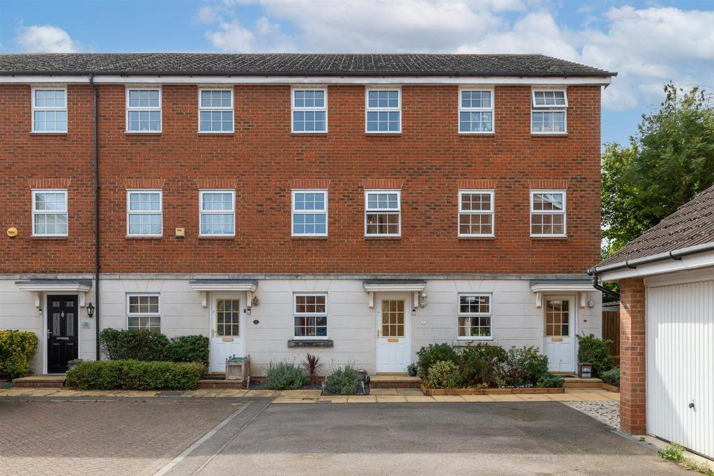 Glossop Way, Arlesey, Beds, SG15 6YG 3 bed terraced house £395,000