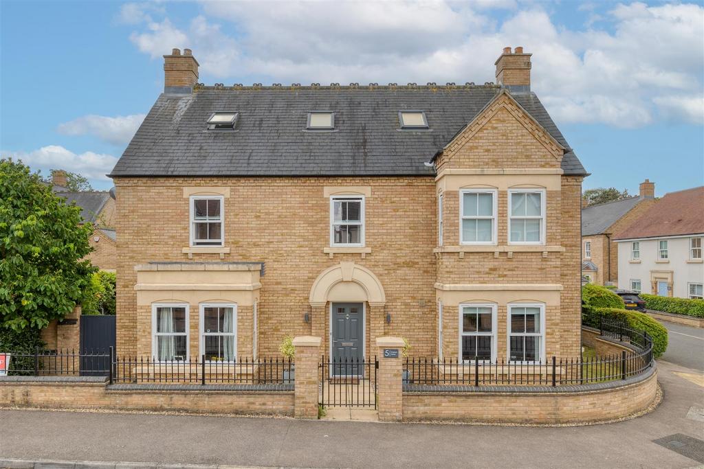 Paxton Drive, Fairfield SG5 4GD 6 bed detached house for sale £960,000