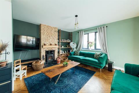 12 Cherry Trees, Lower Stondon, Henlow, SG16 6DT