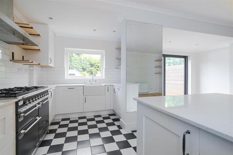 39 Exbury Road, London, SE6 4NB