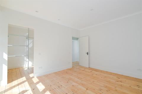 39 Exbury Road, London, SE6 4NB