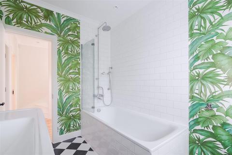 39 Exbury Road, London, SE6 4NB
