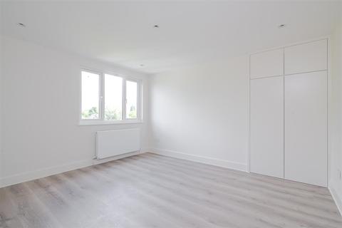 39 Exbury Road, London, SE6 4NB