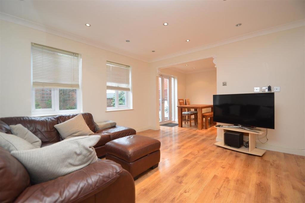 Fulmer Road, Beckton, E16 3TE 3 bed semidetached house £1,900 pcm (£