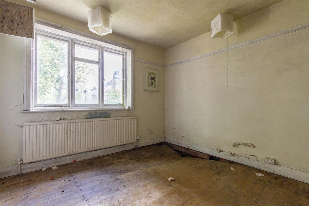 Station New Road, Old Tupton, Chesterfield 2 bed detached bungalow for