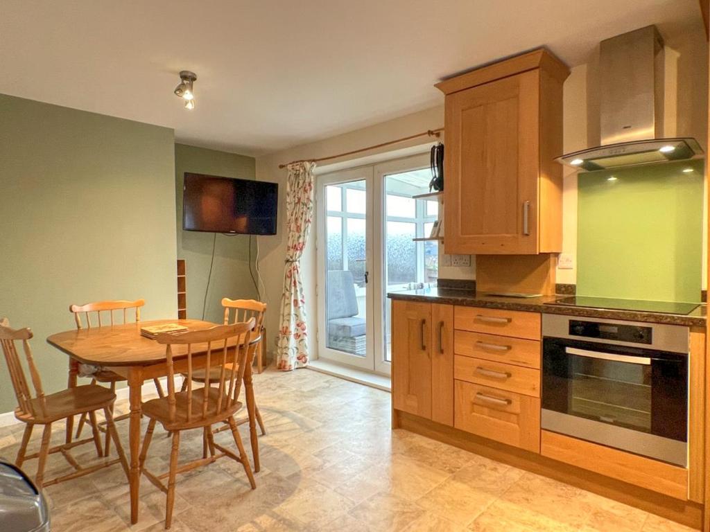 Woodhill Drive, Morpeth 2 bed semidetached house £140,000
