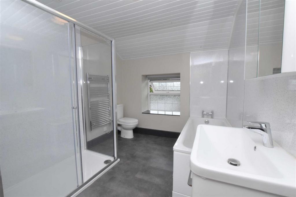 Top Flat - Bathroom