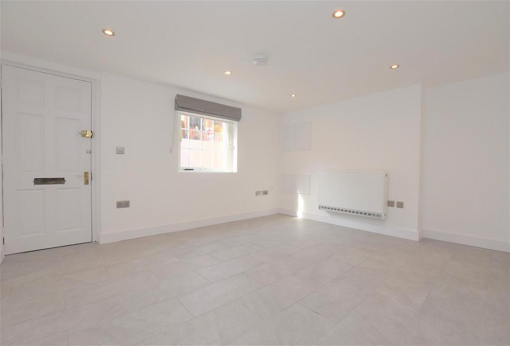 Lower Ground Flat - Lounge
