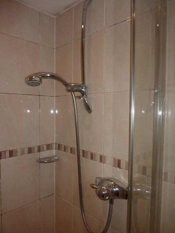 Middle Flat - Ensuite Shower Room