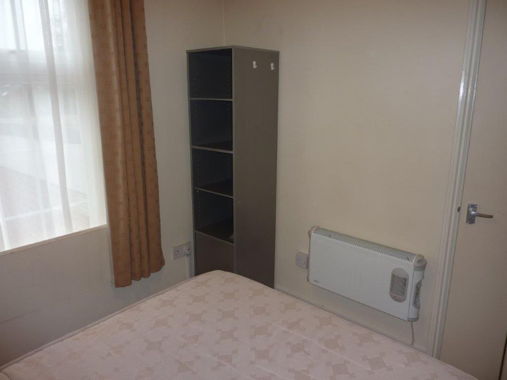Middle Flat - Bedroom