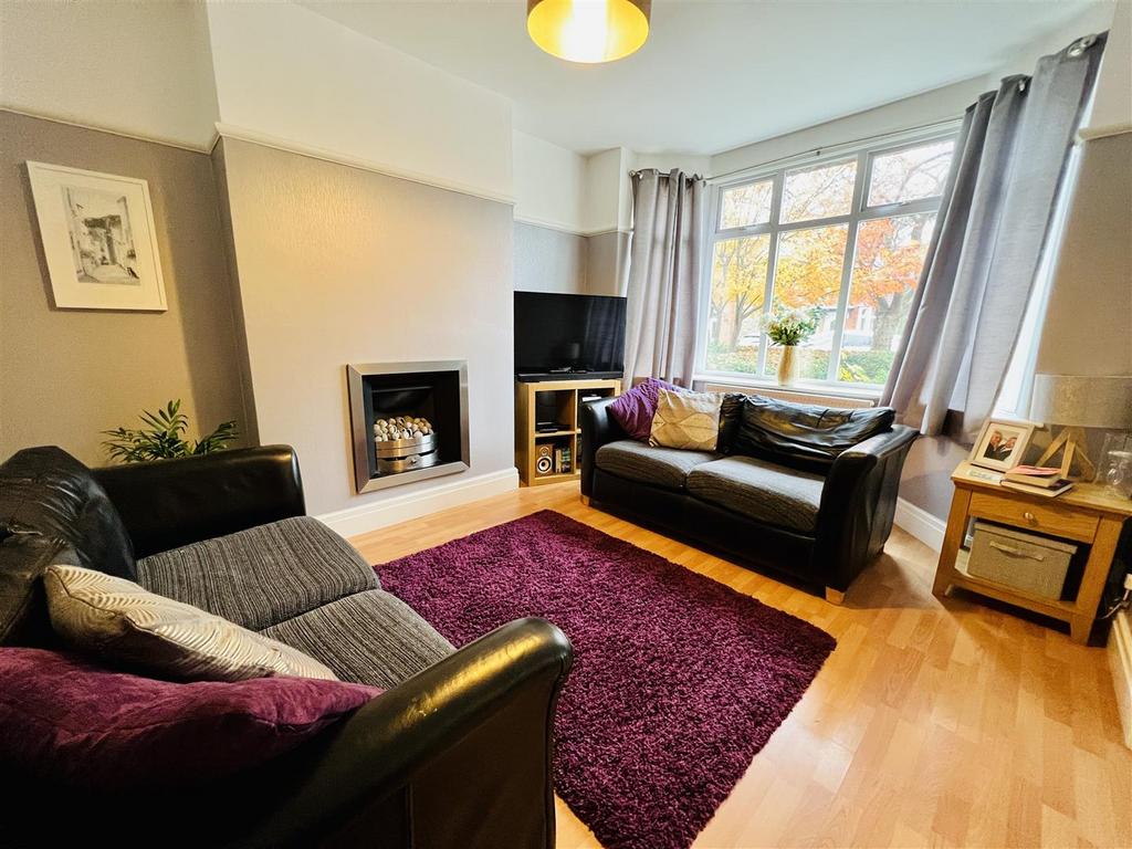 Beeston Avenue, Timperley, Altrincham 3 bed semidetached house for