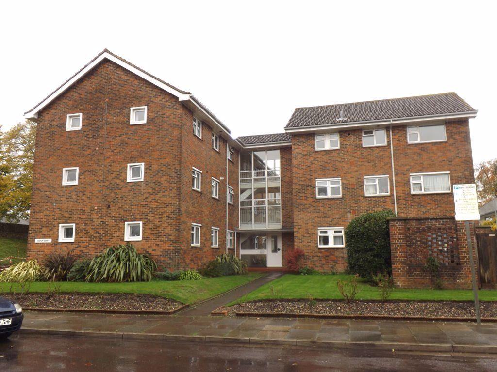 North Walls, Chichester 2 bed flat to rent £1,150 pcm (£265 pw)