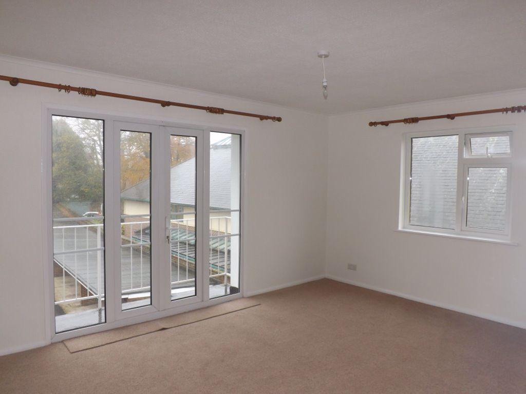 North Walls, Chichester 2 bed flat £1,150 pcm (£265 pw)