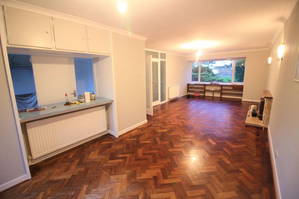 Wren Crescent, Bushey Heath 4 bed house £2,650 pcm (£612 pw)