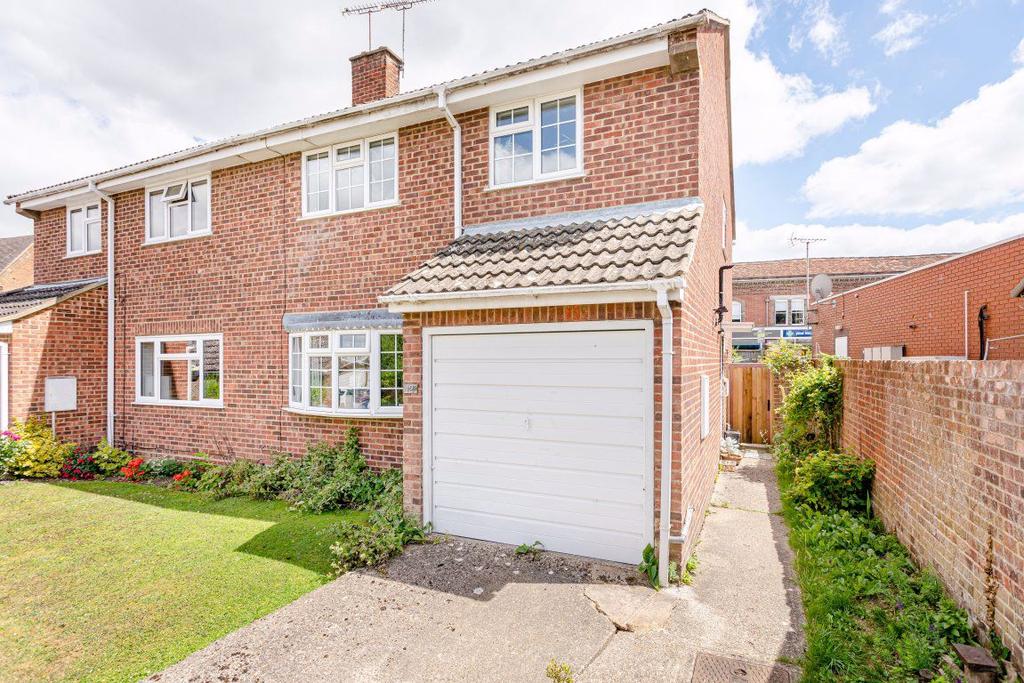 Bentfield Gardens, Stansted Mountfitchet 4 bed house £1,550 pcm (£358 pw)