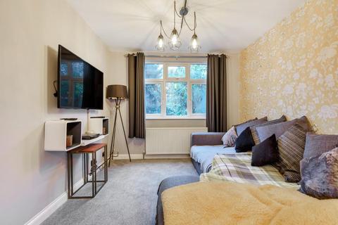 4 Lea Farm Crescent, Leeds, LS5 3QQ