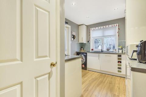 4 Lea Farm Crescent, Leeds, LS5 3QQ