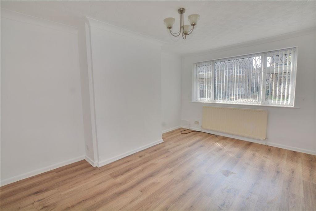 Simpsons Lane, Knottingley, WF11 3 bed terraced house £700 pcm (£162 pw)