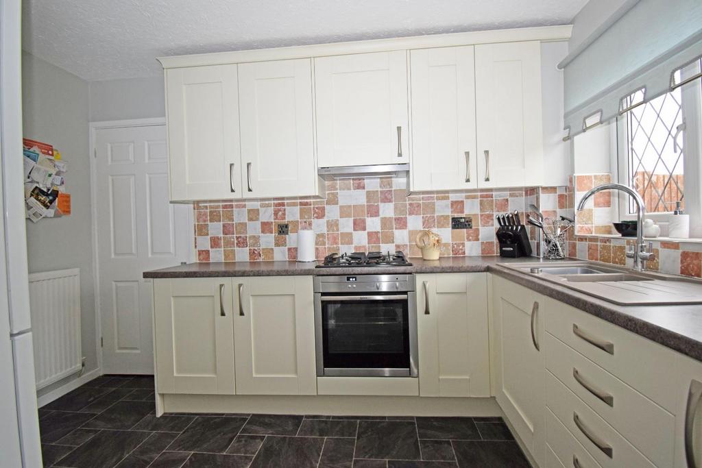 49 Tythe Barn Close, kitchen a.jpg