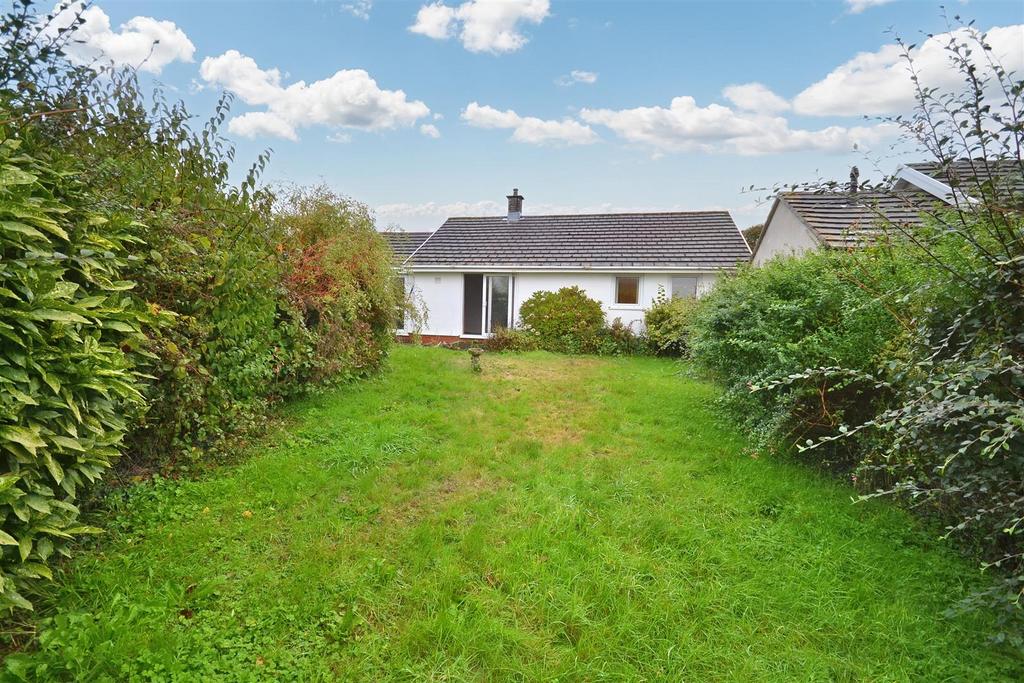 Clover Park, Haverfordwest 2 bed detached bungalow £160,000