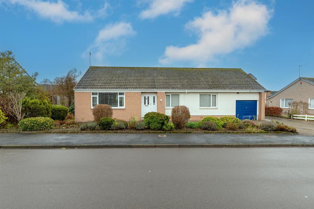 Oakdene Road, Scone, Perth 3 bed detached bungalow for sale £292,500