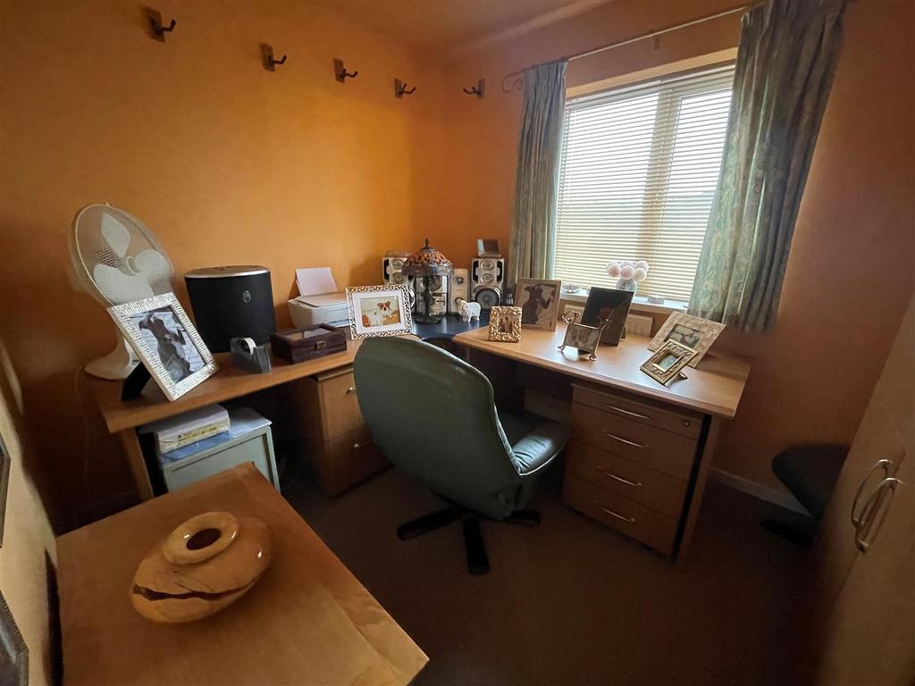 Bedroom 4/Study