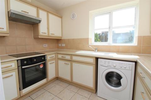 2 bedroom flat for sale - Champness Road, Barking, IG11