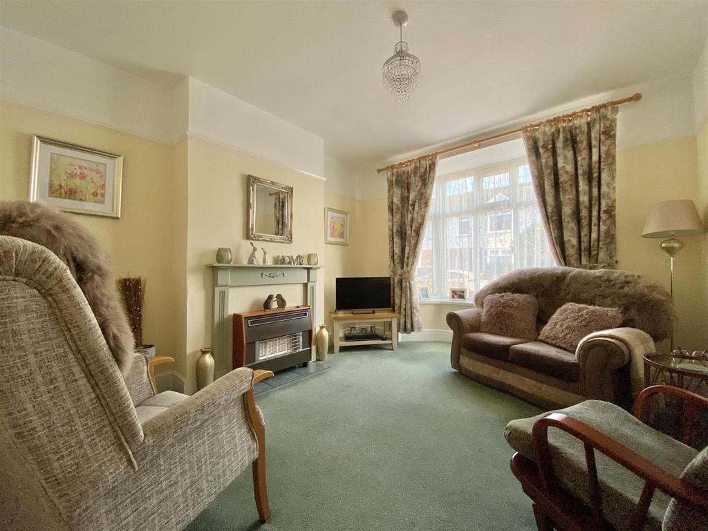 Abbey Road, Barnstaple 3 bed terraced house £300,000