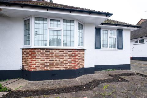 3 bedroom semi-detached bungalow to rent - Beaufort Way, Epsom