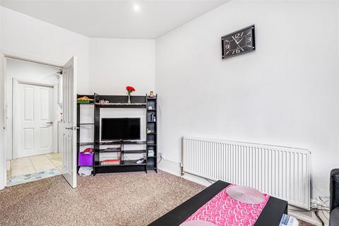 1 bedroom flat to rent, Gwendolen Avenue, Putney SW15