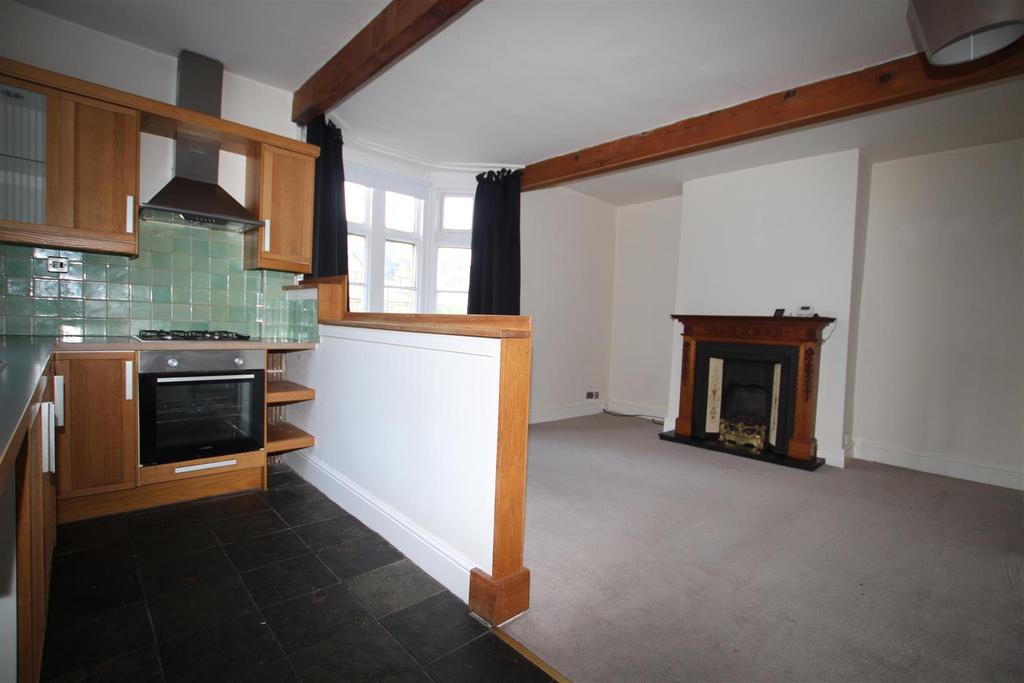 Wakefield Road, Lightcliffe, Halifax 2 bed cottage £695 pcm (£160 pw)