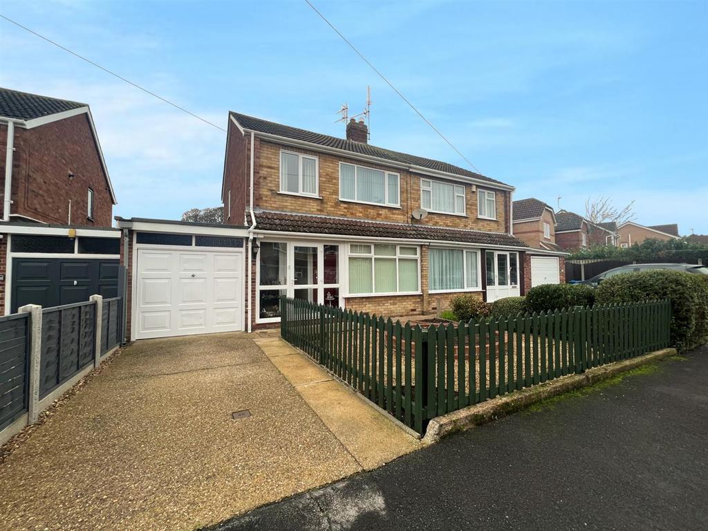 Randsfield Avenue, Brough 3 bed semidetached house for sale £200,000