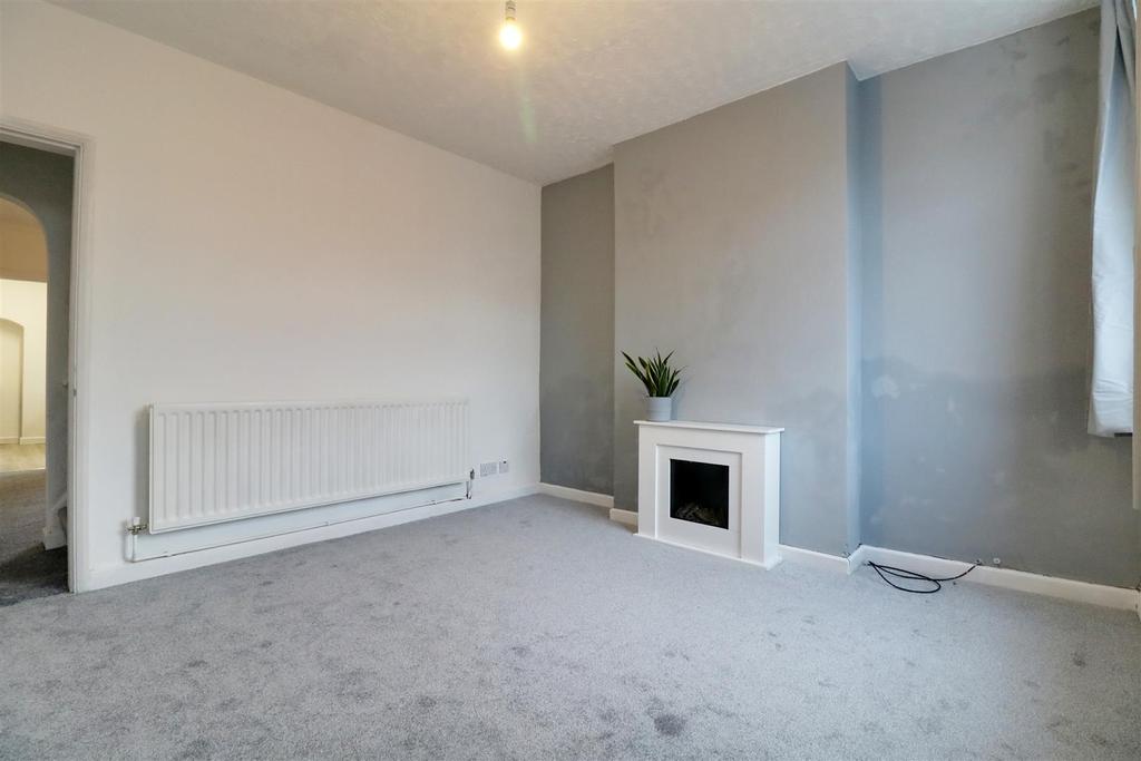 Walsall Road, Great Wyrley, Walsall 2 bed semidetached house £850 pcm (£196 pw)