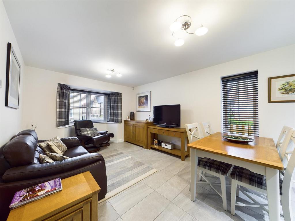 Howgate Drive, Middle Deepdale, Scarborough, YO11 3FL 4 bed detached house for sale £279,000