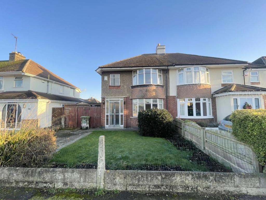 Parkside Drive, Churchdown, Gloucester 3 bed semidetached house for
