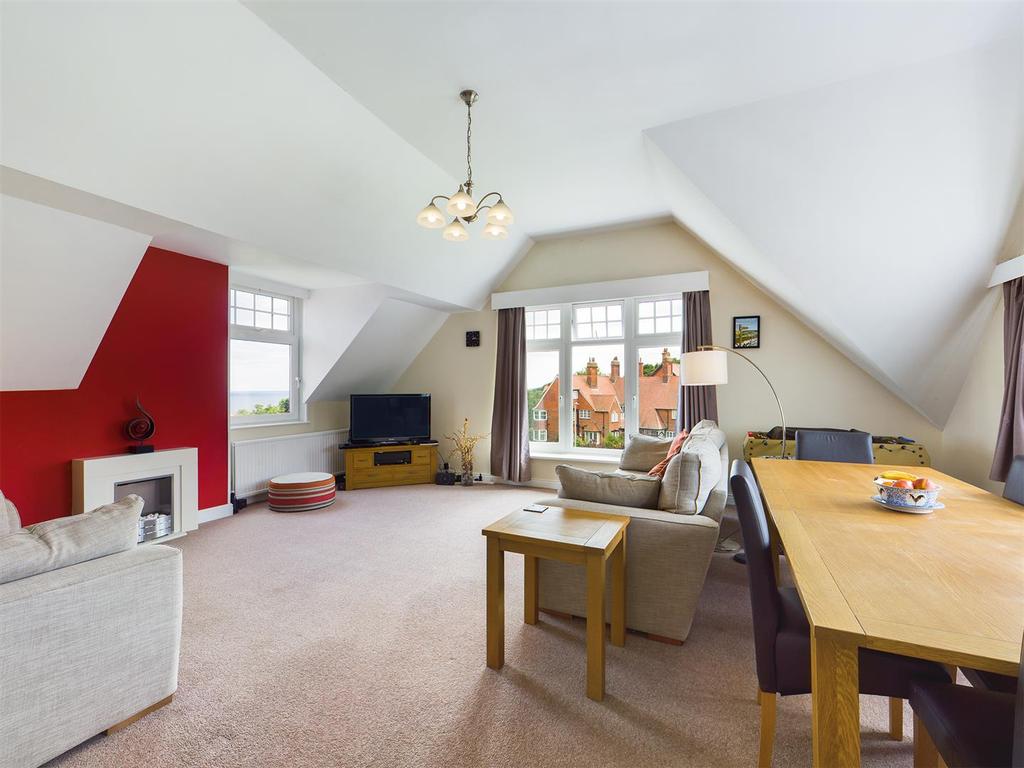 Holbeck Hill, Scarborough 3 bed flat for sale £200,000