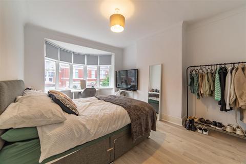 3 bedroom flat to rent - Brandon Grove, Sandyford