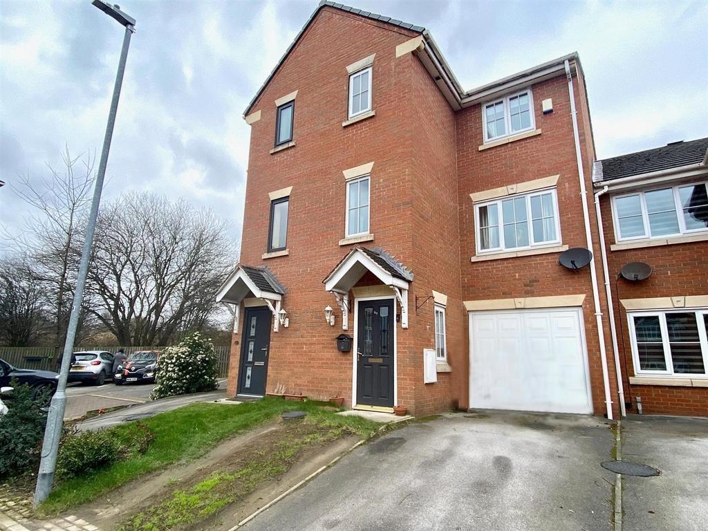 Kiln Avenue, Mirfield 4 bed townhouse £229,950