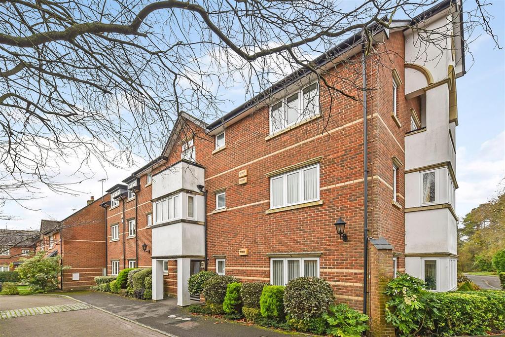 Newton Lane, Romsey Town Centre, Hampshire 2 bed flat for sale £465,000